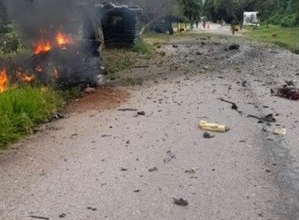 Photo of Explotan vehículo cargado con explosivos en zona rural de Tame